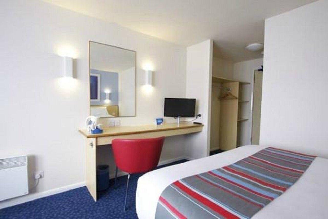 Ramada Encore Милтон-Кейнс Экстерьер фото