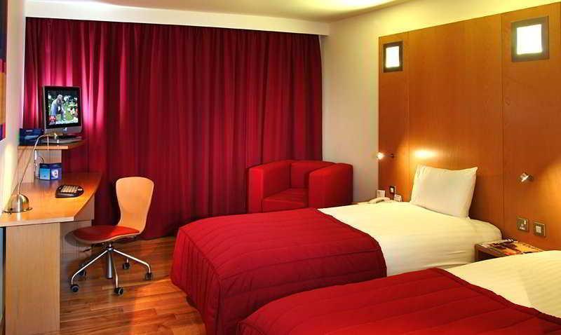 Ramada Encore Милтон-Кейнс Экстерьер фото