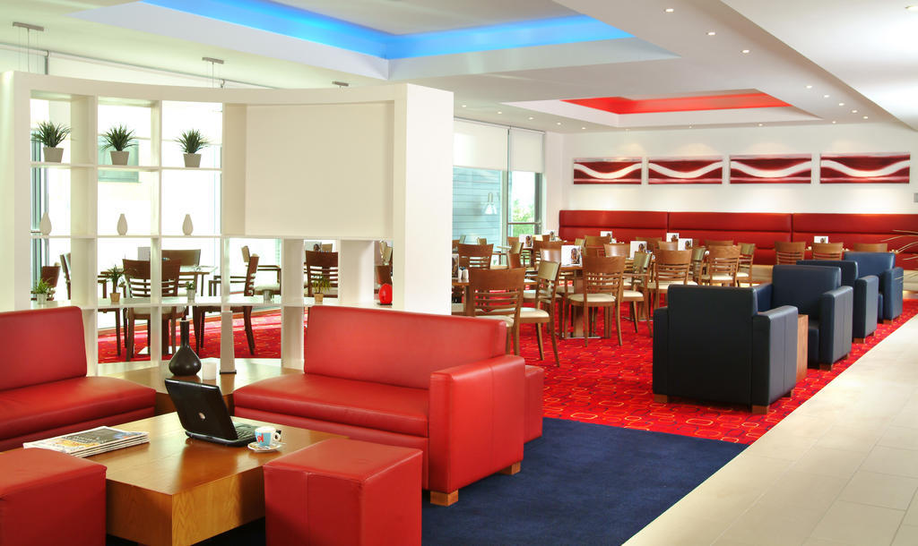 Ramada Encore Милтон-Кейнс Экстерьер фото