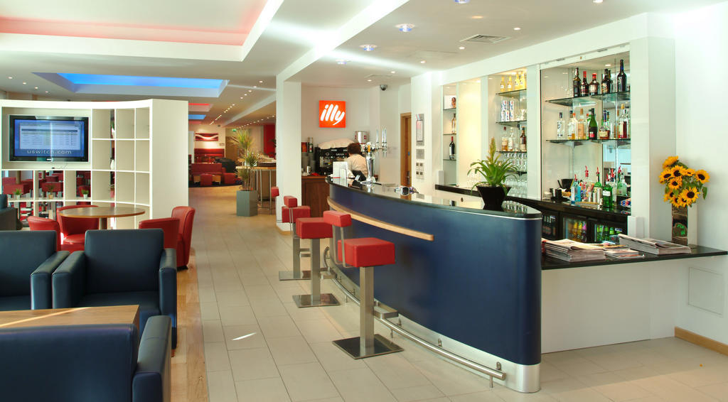 Ramada Encore Милтон-Кейнс Экстерьер фото
