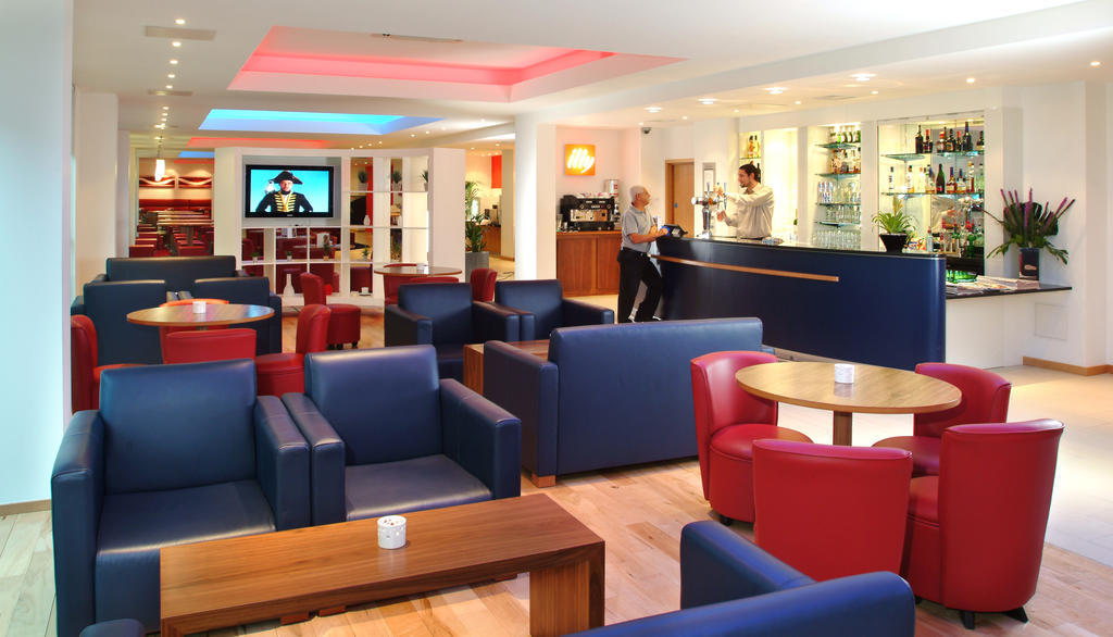 Ramada Encore Милтон-Кейнс Экстерьер фото